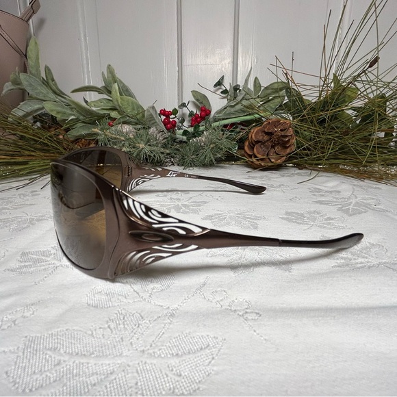 Oakley Liv Sunglasses 05-670 Polished Chocolate/Dark Bronze - Picture 3 of 8